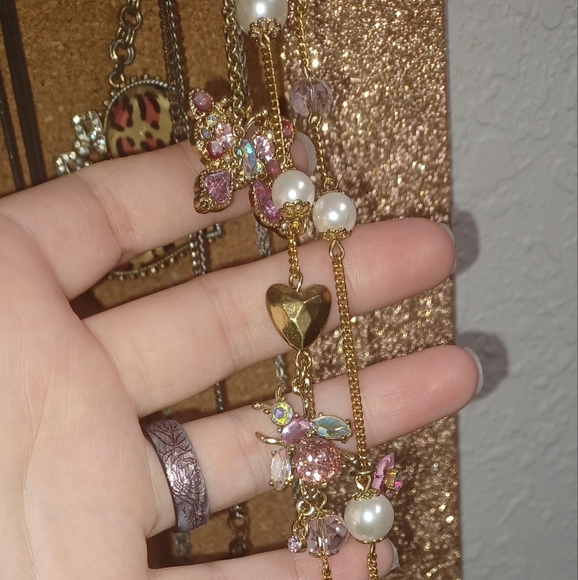 BETSEY JOHNSON PEARL AND BEE FLORAL LAYERED NECKLACE 🐝 - Picture 2 of 10